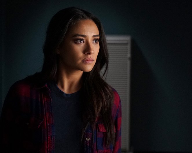 Pretty Little Liars - Pagaille - Film - Shay Mitchell