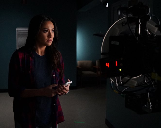 Pretty Little Liars - Pagaille - Film - Shay Mitchell