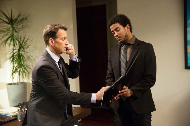 Devious Maids - Another One Wipes the Dust - Photos - James Denton