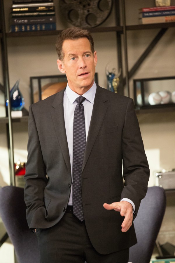 Devious Maids - Another One Wipes the Dust - Do filme - James Denton