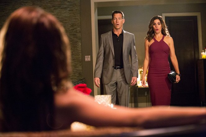 Devious Maids - Another One Wipes the Dust - Photos - James Denton, Ana Ortiz