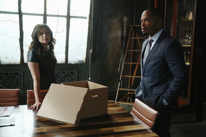 Scandal - The Fish Rots from the Head - De filmes - Katie Lowes, Cornelius Smith Jr.