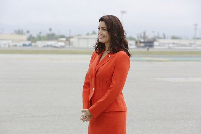 Scandal - Season 5 - Buckle Up - Photos - Bellamy Young