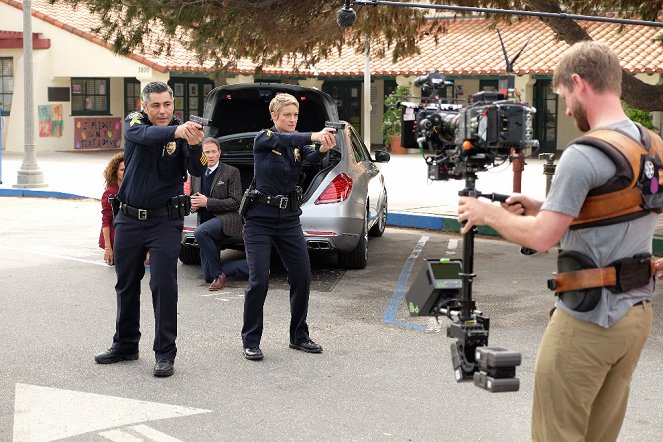 The Fosters - Potential Energy - Tournage - Danny Nucci, Teri Polo