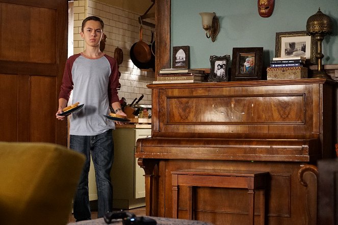 The Fosters - Season 3 - If and When - Photos - Hayden Byerly