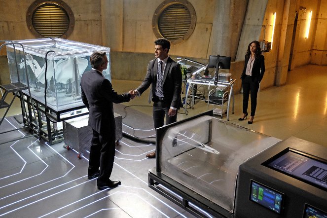 Stitchers - Future Tense - Film - Damon Dayoub, Salli Richardson-Whitfield