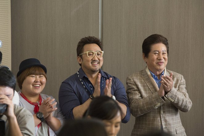 Gutbai singgeul - Kuvat elokuvasta - Mi-yeong Hwang, Dong-seok Ma, Yong-geon Kim