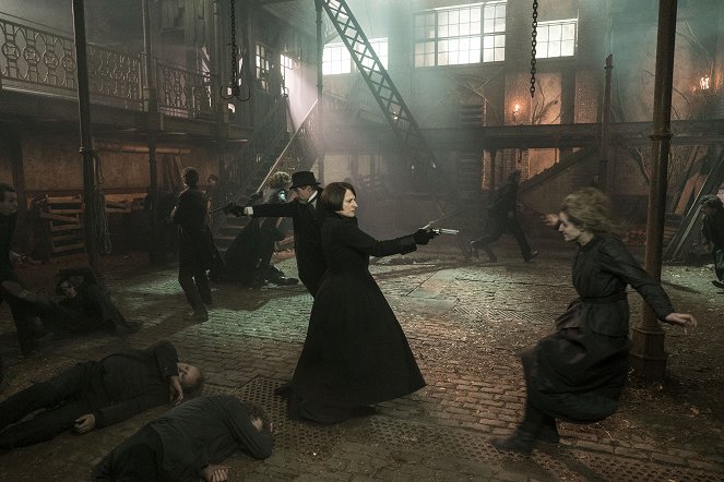 Penny Dreadful - The Blessed Dark - Photos - Timothy Dalton, Patti LuPone