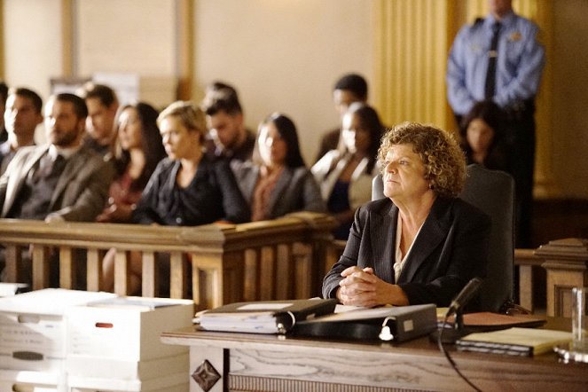 How to Get Away with Murder - What Happened to You, Annalise? - Photos