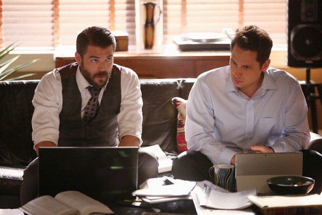 How to Get Away with Murder - Season 2 - What Happened to You, Annalise? - Photos - Charlie Weber