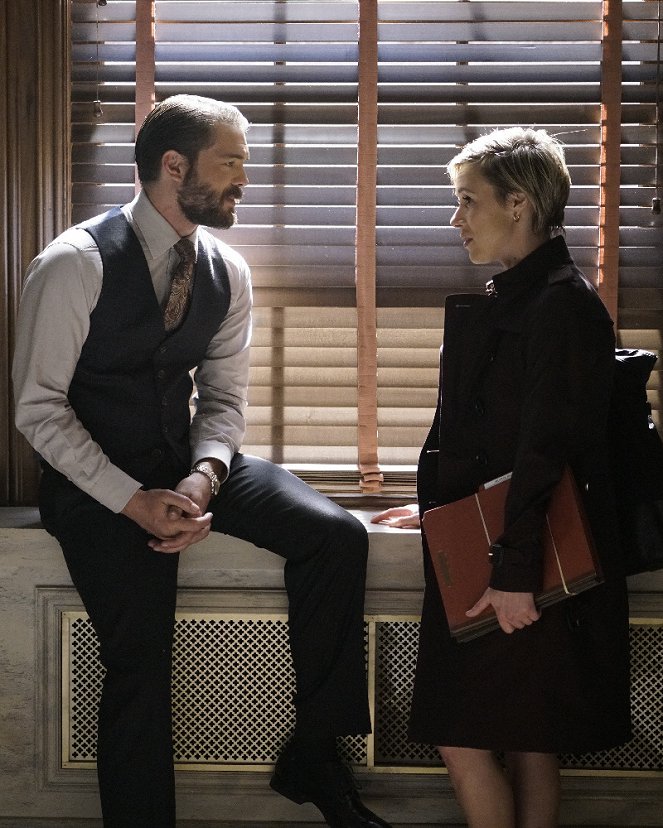 How to Get Away with Murder - Season 2 - She Hates Us - Photos - Charlie Weber, Liza Weil