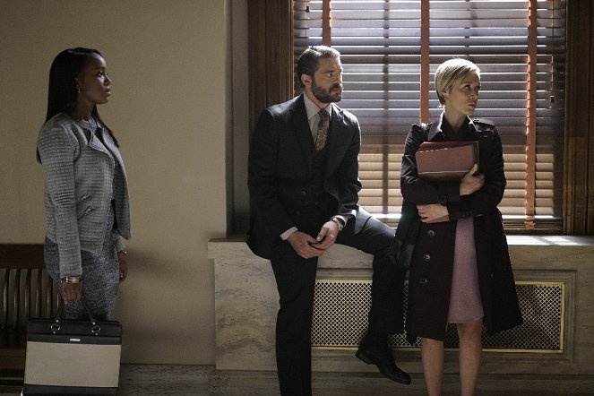 How to Get Away with Murder - She Hates Us - Photos - Aja Naomi King, Charlie Weber, Liza Weil