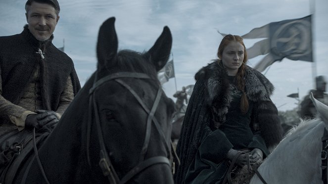 Game Of Thrones - Die Schlacht der Bastarde - Filmfotos - Aidan Gillen, Sophie Turner