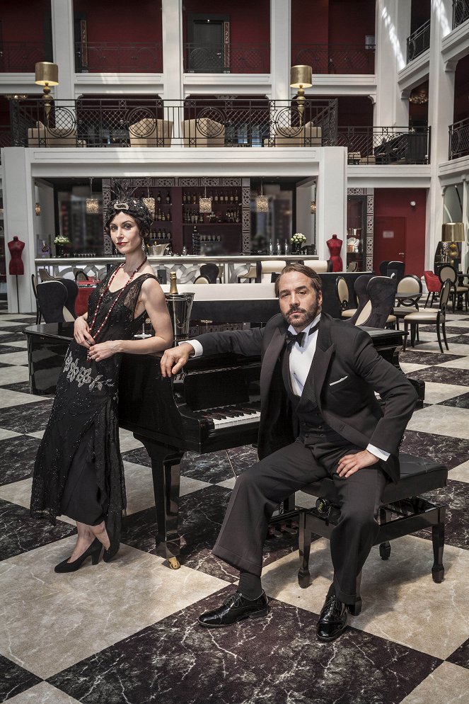 Mr. Selfridge - Episode 1 - Promokuvat - Katherine Kelly, Jeremy Piven