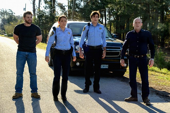 A búra alatt - Season 2 - Fejek hullanak majd - Filmfotók - Mike Vogel, Natalie Martinez, Alexander Koch, Dean Norris