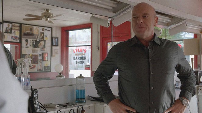 Under the Dome - Force Majeure - Photos - Dean Norris
