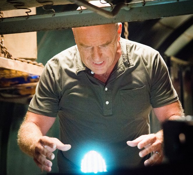 Under the Dome - The Fall - Photos - Dean Norris