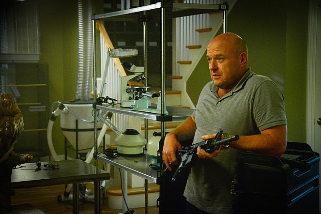 Under the Dome - Ejecta - Photos - Dean Norris