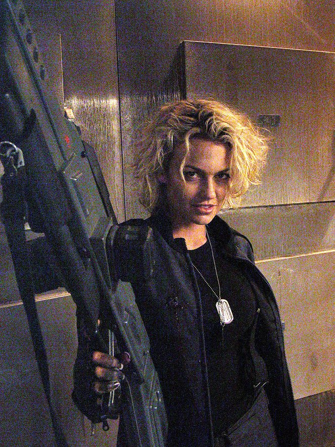 Starship Troopers 2: Hero of the Federation - Promoción - Kelly Carlson