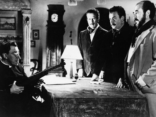 Don Camillo e l'onorevole Peppone - Filmfotók - Fernandel, Gino Cervi