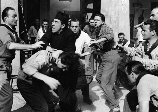Die große Schlacht des Don Camillo - Filmfotos - Fernandel