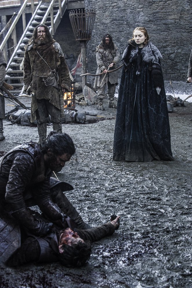 Game of Thrones - Season 6 - Battle of the Bastards - Photos - Kit Harington, Iwan Rheon, Sophie Turner