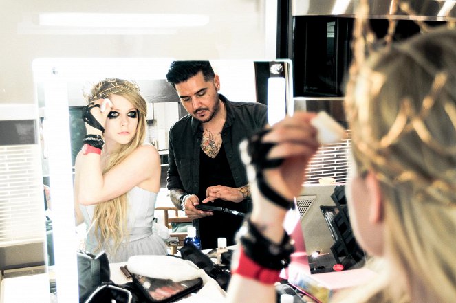 Avril Lavigne - Here's to Never Growing Up - Tournage - Avril Lavigne