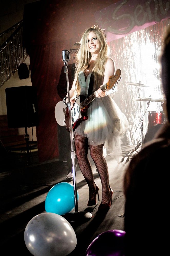 Avril Lavigne - Here's to Never Growing Up - Z natáčení - Avril Lavigne