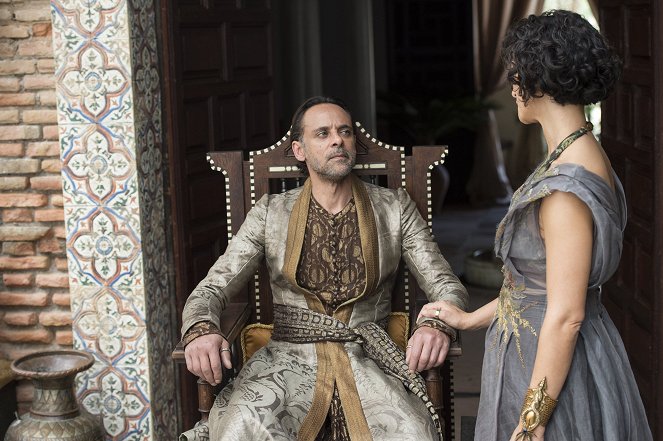 Game Of Thrones - Die Rote Frau - Filmfotos - Alexander Siddig, Indira Varma