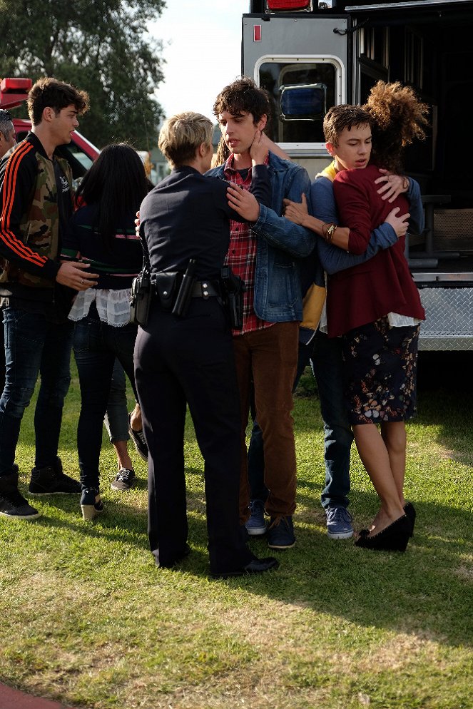The Fosters - Season 4 - Safe - Photos - Noah Centineo, David Lambert, Hayden Byerly