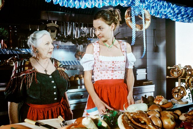 Der Bulle von Tölz - Season 12 - Kochkünste - Filmfotos - Ruth Drexel, Franziska Schlattner
