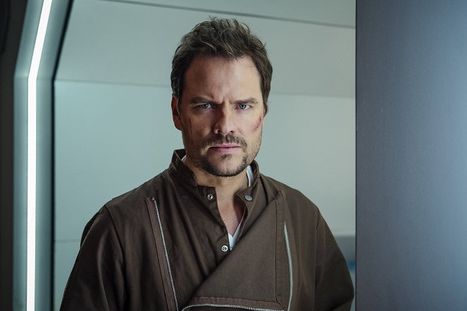 Dark Matter - Season 2 - Welcome to Your New Home - Photos - Anthony Lemke