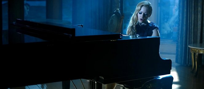 Avril Lavigne - Let Me Go - Photos - Avril Lavigne