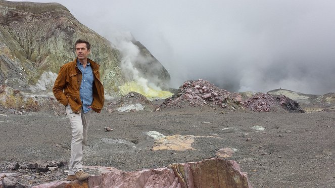 Terra X: Faszination Erde - mit Dirk Steffens: Neuseeland - Phönix aus der Asche - Filmfotos - Dirk Steffens