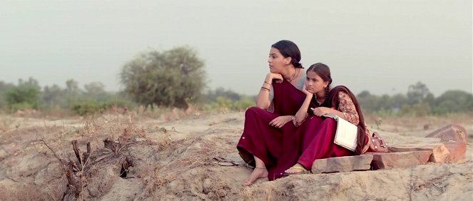 Nil Battey Sannata - De la película - Swara Bhaskar, Riya Shukla