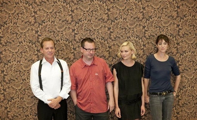 Melankólia - Promóció fotók - Kiefer Sutherland, Lars von Trier, Kirsten Dunst, Charlotte Gainsbourg