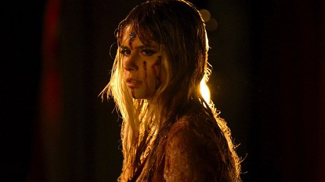 Sikoly - Dawn of the Dead - Filmfotók - Carlson Young