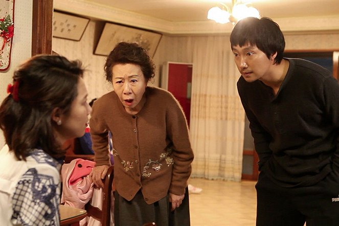 Goryeonghwagajok - Do filme - Yuh-jung Youn, Hae-il Park