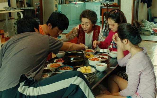 Goryeonghwagajok - Kuvat elokuvasta - Je-moon Yoon, Yuh-jung Youn, Hyo-jin Gong