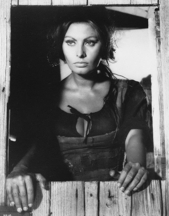Die Schöne Isabella - Filmfotos - Sophia Loren