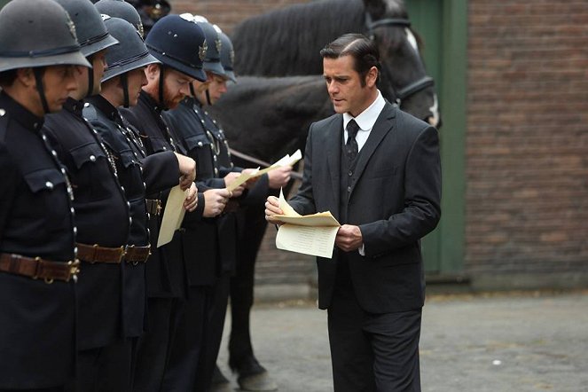 Murdoch Mysteries - The Spy Who Came Up to the Cold - Filmfotos - Yannick Bisson