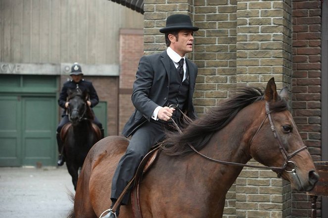 Murdoch Mysteries - Season 7 - The Spy Who Came Up to the Cold - Photos - Yannick Bisson
