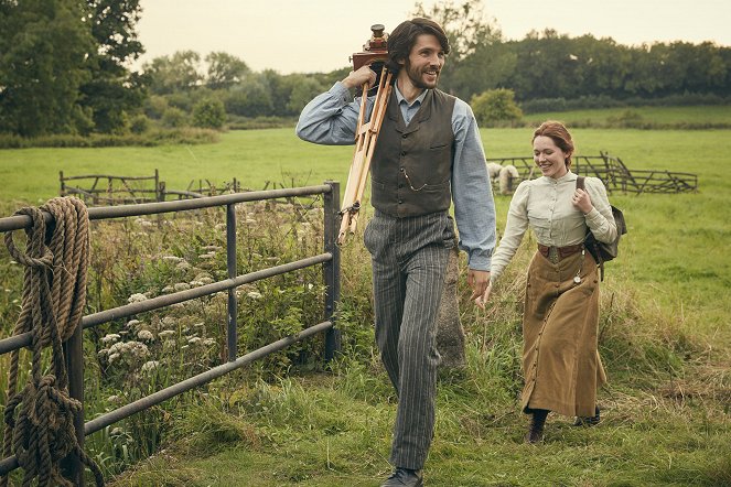 The Living and the Dead - Episode 3 - Z filmu - Colin Morgan, Charlotte Spencer