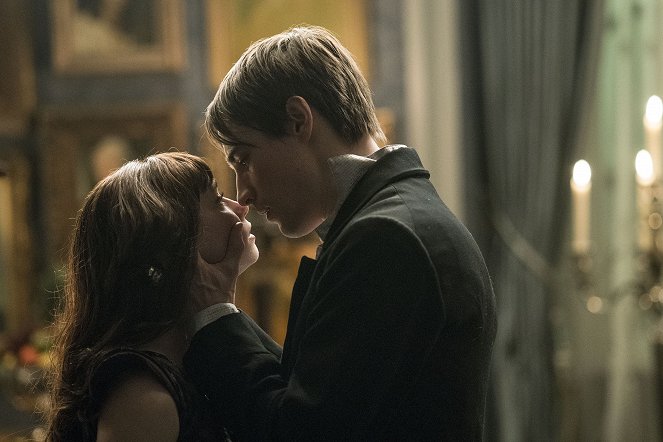 Penny Dreadful - Perpetual Night - Photos - Jessica Barden, Reeve Carney