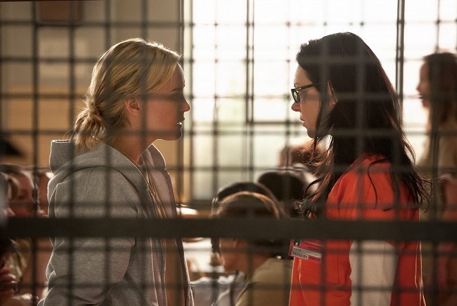 Orange Is the New Black - Season 3 - Mother's Day - Photos - Taylor Schilling, Laura Prepon