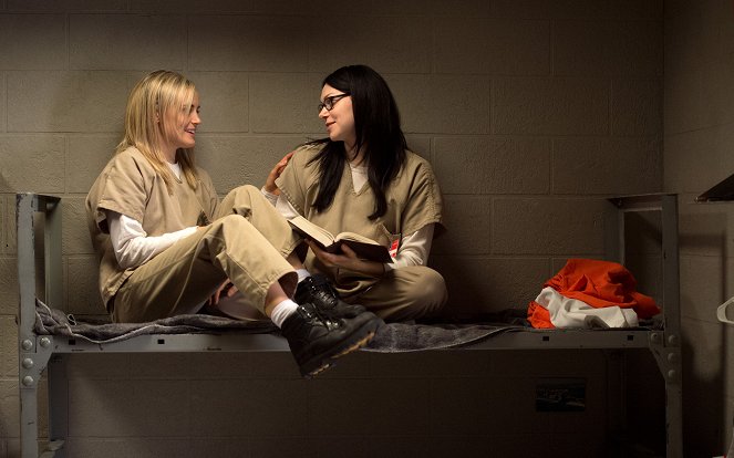 Orange Is the New Black - Finger in the Dyke - Photos - Taylor Schilling, Laura Prepon