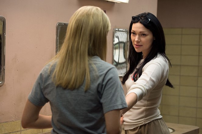Orange Is the New Black - Finger in the Dyke - Photos - Laura Prepon