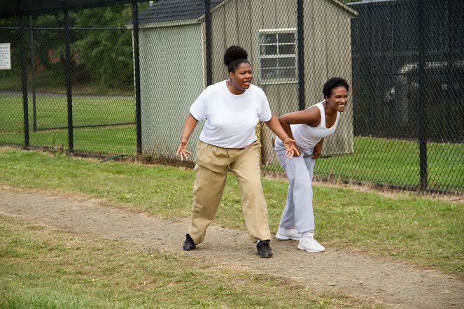 Orange Is the New Black - Fake It Till You Fake It Some More - Photos - Adrienne C. Moore, Vicky Jeudy