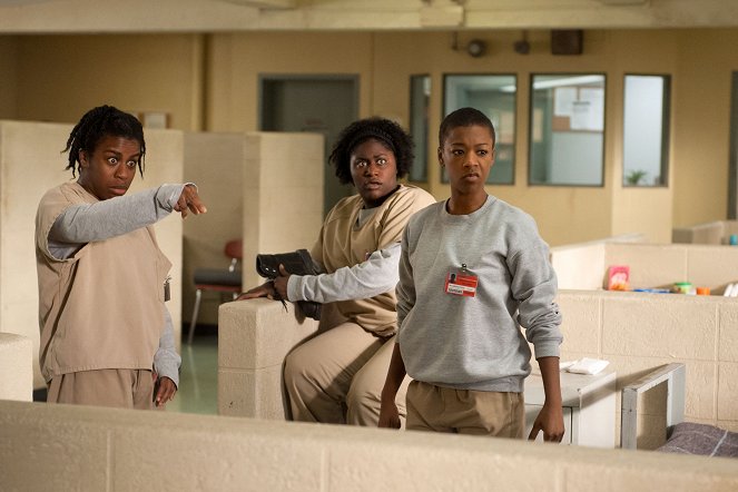 Orange Is the New Black - Season 3 - Tongue-Tied - Photos - Uzo Aduba, Danielle Brooks, Samira Wiley