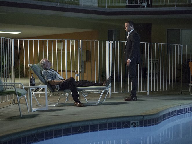 Ray Donovan - Poker - Photos - Jon Voight, Liev Schreiber